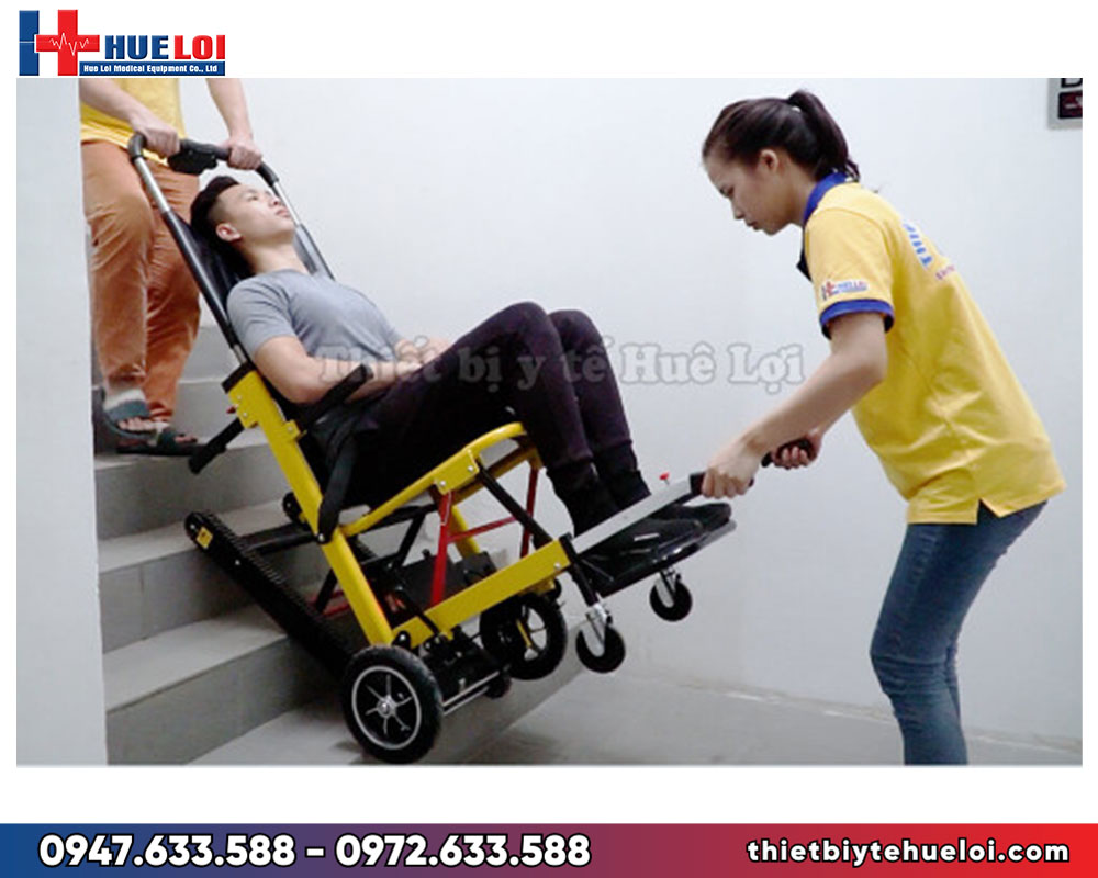 Xe lăn cao cấp có chức năng leo cầu thang